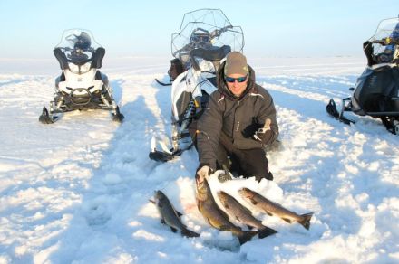 Зимняя рыбалка на Кольском полуострове, село Ловозеро