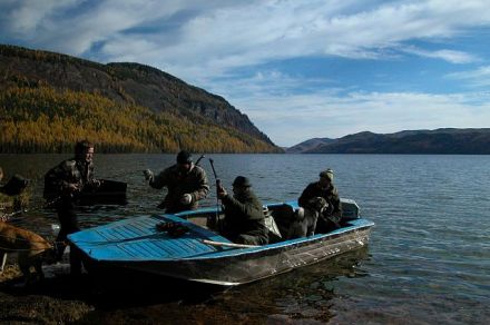 Спортивная рыбалка на реках Тувы с доставкой на место рыбалки и обратно водометным катером "Борус-М"