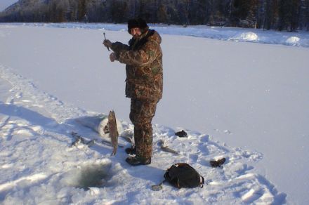 Зимняя рыбалка на реке Томпуда