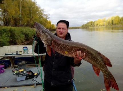 Рыбалка на реке Чулым с Максимом Чирковым